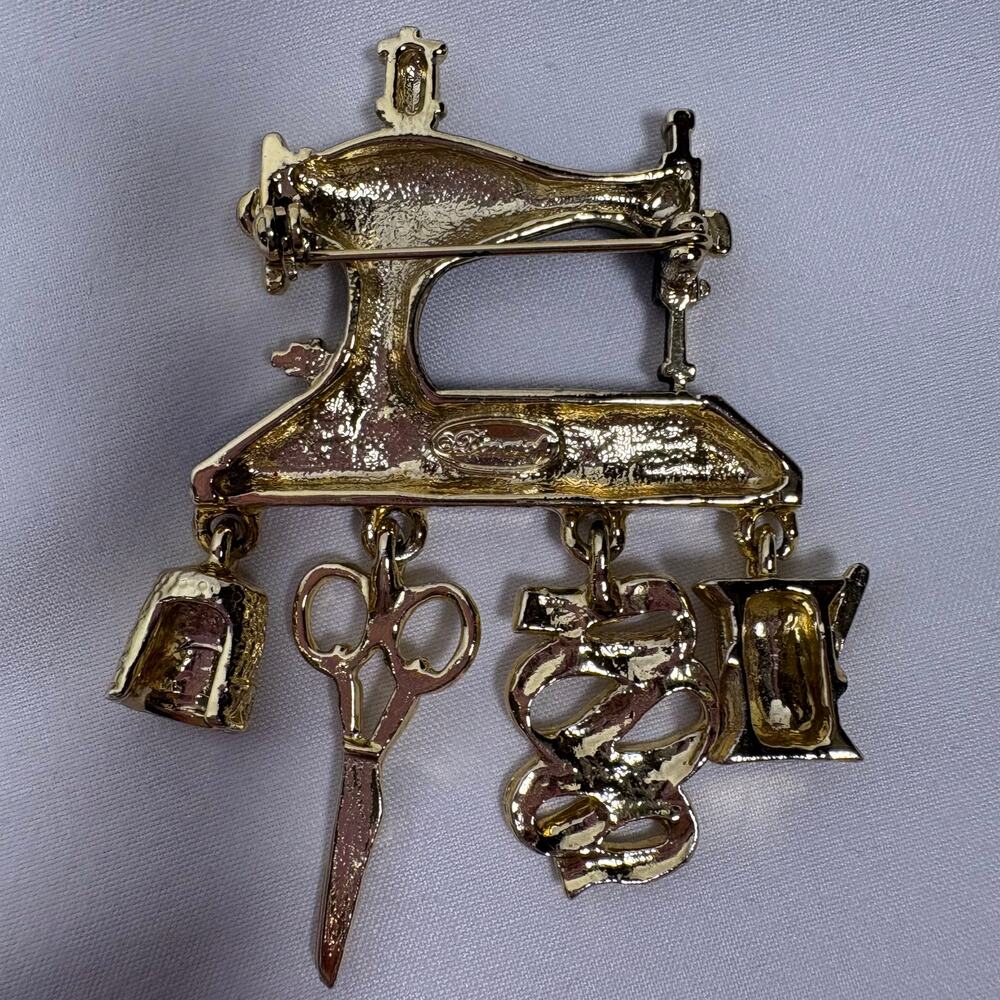 Vintage Dangle Charm Brooch Pin Lot - Sewing Machine, Hospital, House, Suitcase - Picture 5 of 10